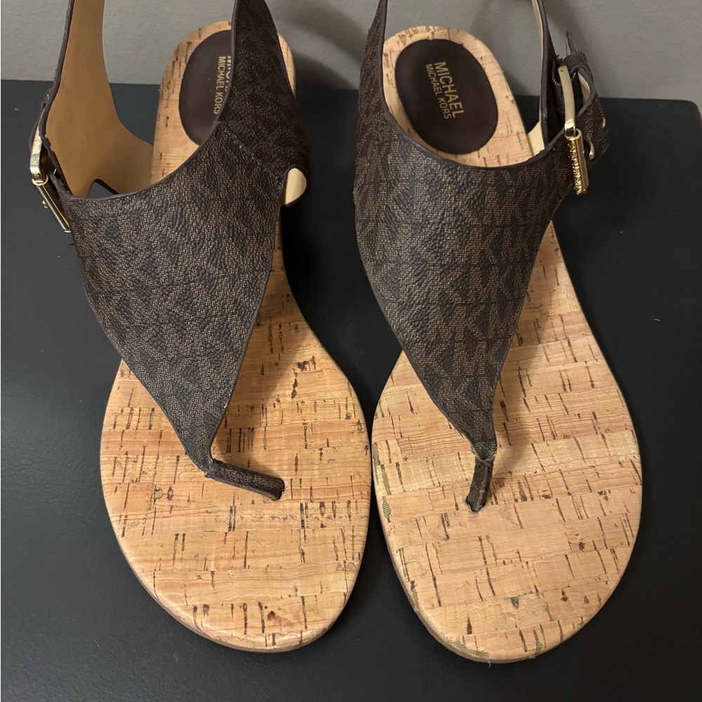 Michael Kors London Thong sandals with signature logo